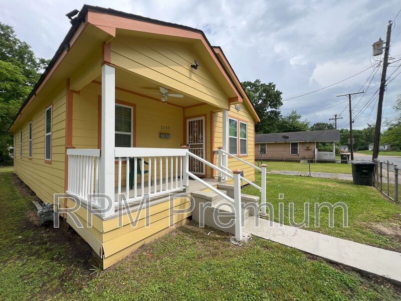 Foto principal - 2333 Georgia St