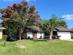 Building Photo - 3611 Shadow Trail