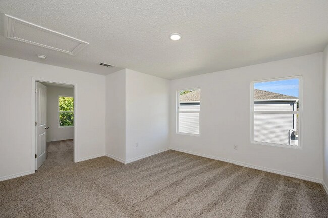 Building Photo - 4890 Kensington Ln