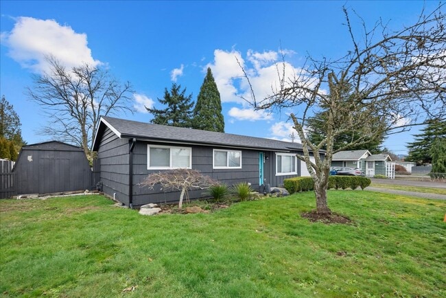 Building Photo - Remodeled Rambler with A/C and Large Yard