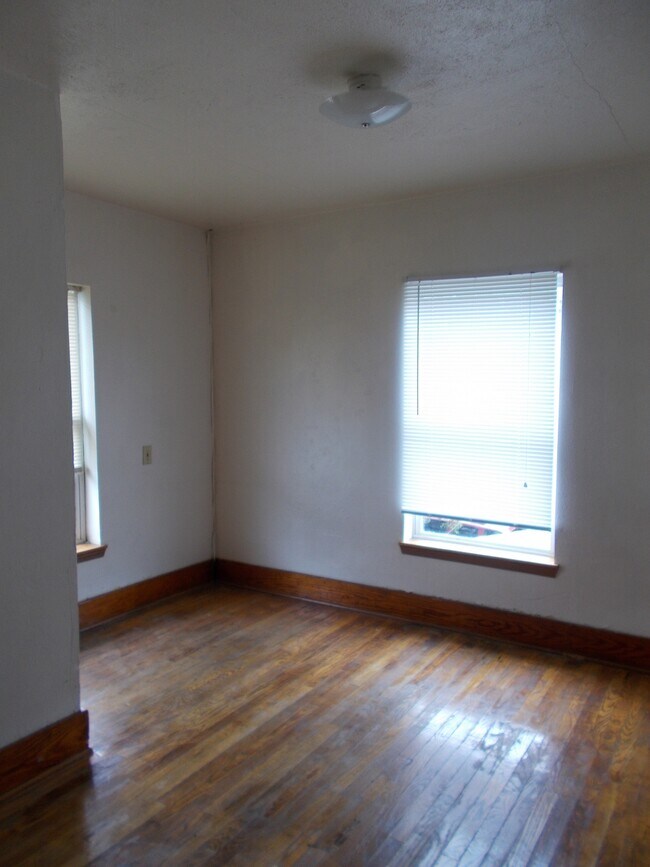Building Photo - 319 S Johnson St