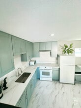 Building Photo - 10243 Westonhill Dr