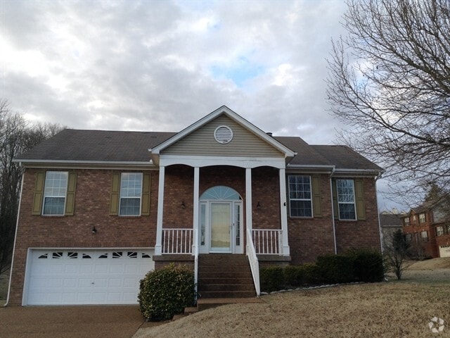Building Photo - 3000 S Waterford Ct