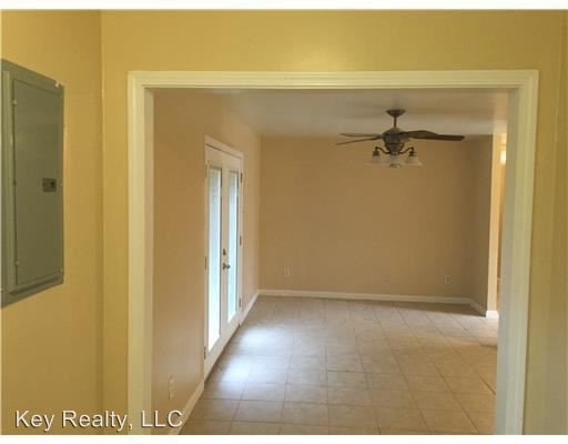 Foto del edificio - 3 br, 1 bath House - 2714 Woodlawn Dr.