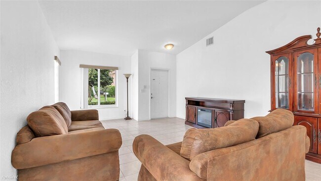 Foto del edificio - 3 br, 2 bath House - 5048 NW 122nd Ave