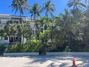 Building Photo - 1801 S Treasure Dr