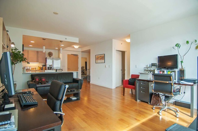 Building Photo - SOMA Grand Condo with Amenities near Downtown