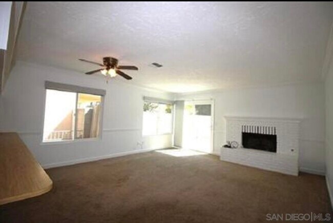 Building Photo - 1125 East Ln