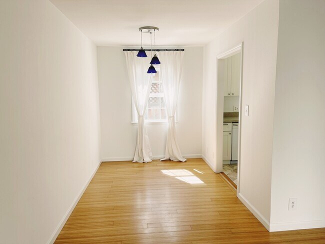 Foto del edificio - 164 Evandale Ave