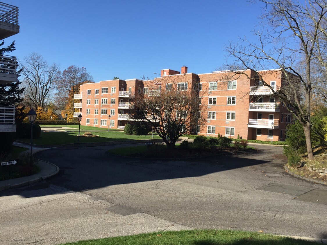 50 Lafayette Pl Unit 2i, Greenwich, CT 06830 Condo for Rent in