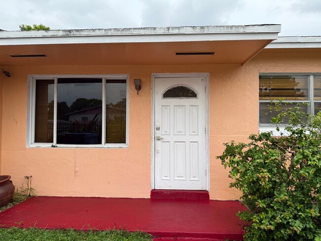 Building Photo - 3741 SW 54th Ave