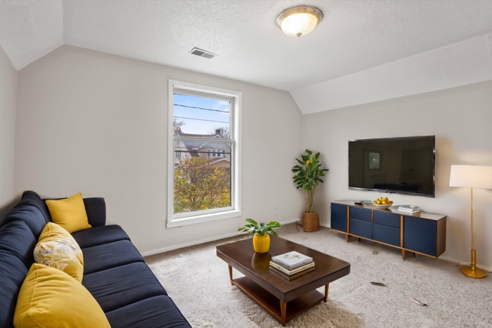 Primary Photo - 741 7th St NW