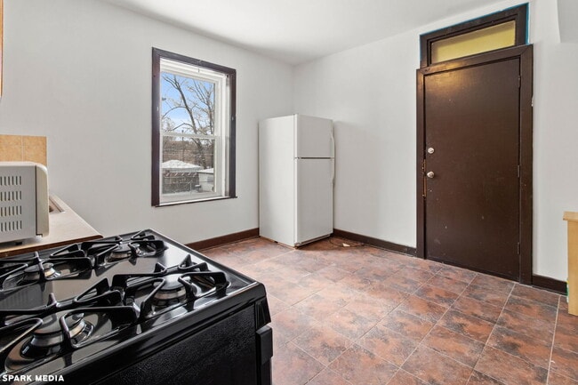 Building Photo - 624 N Monticello Ave