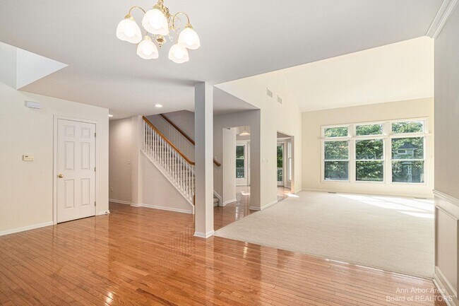 Foto del edificio - 4870 Lytham Ln