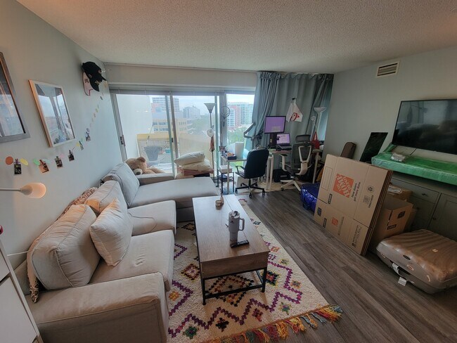 Foto del edificio - 1720 Maple Ave
