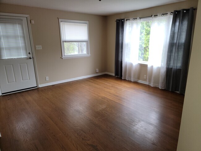 Living room - 41 N Lincoln Ave