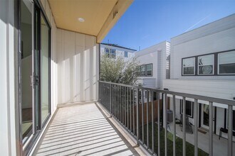 Building Photo - 2708 Nagle St