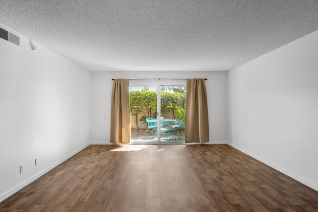 Building Photo - Three Bedroom Palm Springs Canyon Country ...