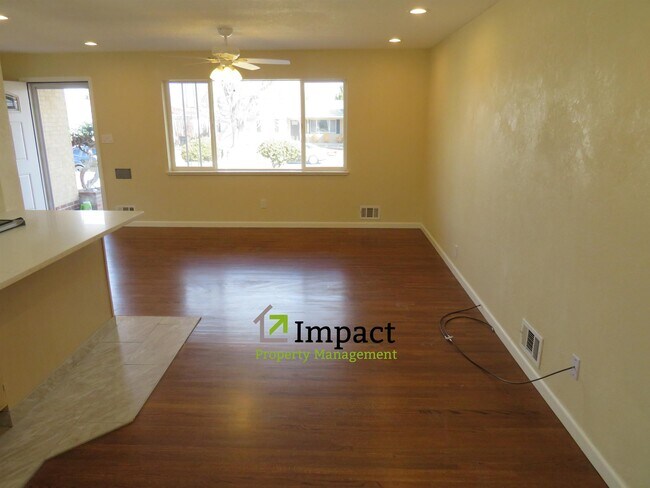 Foto del edificio - 5564 E Utah Pl