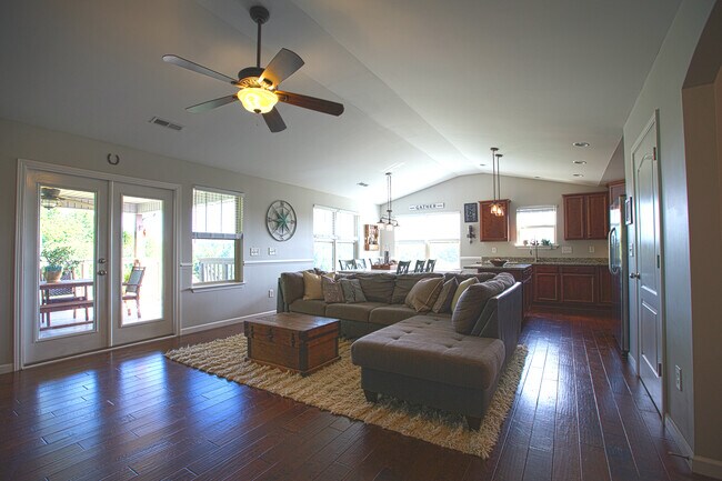 Foto del edificio - 210 Jewel Ct