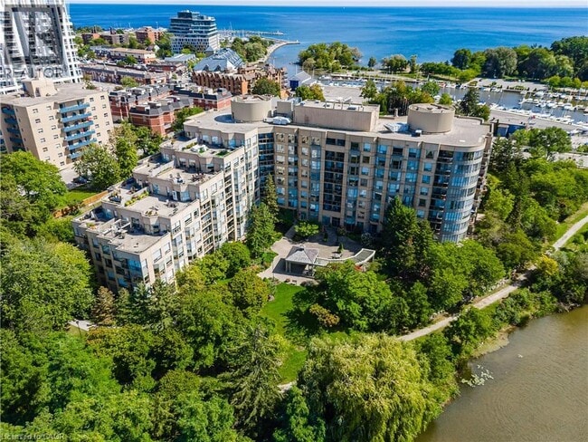 Building Photo - 2511 Lakeshore Rd W