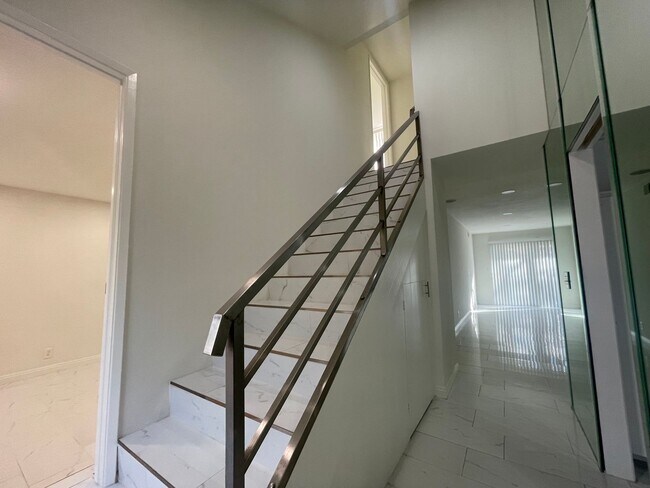 Foto del edificio - Spacious 2 story home