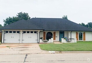 Building Photo - 7008 Comanche Ave
