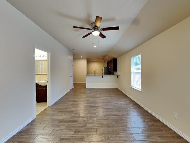 Building Photo - 3914 Sonora Ave