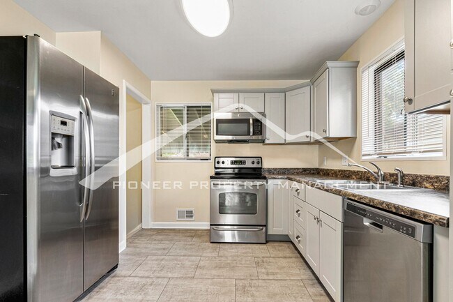 Building Photo - Updated Home With Central AC And Stainless...