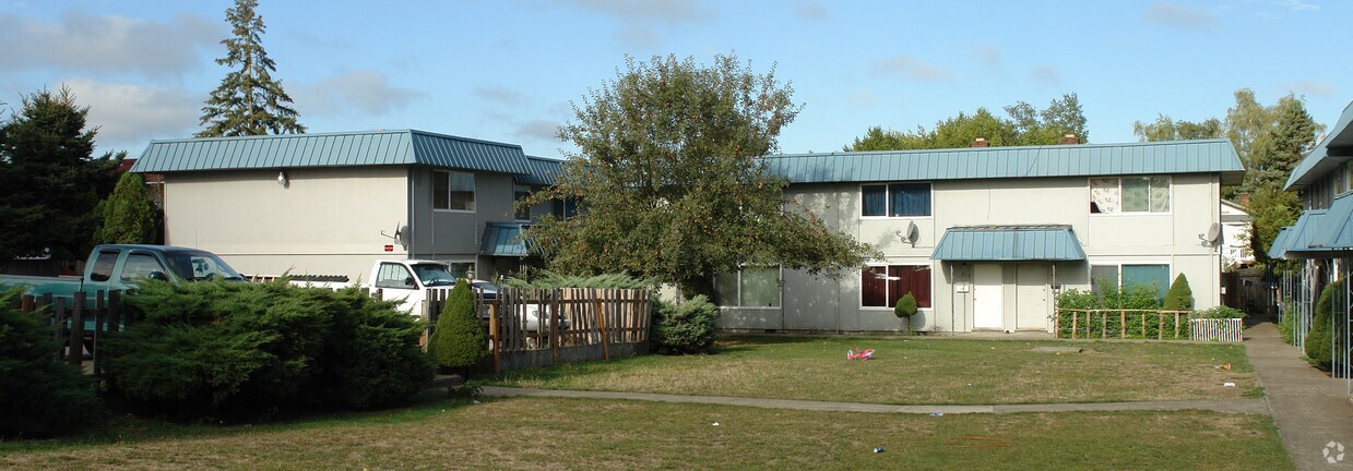 Building Photo - The Glen Villa Apartments