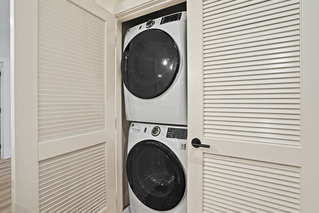 Building Photo - 225 Vine St NW