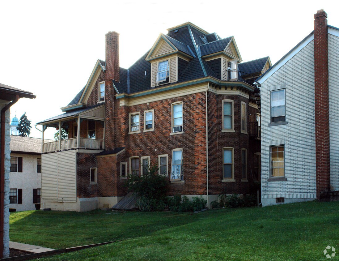 163 Main St, Emmaus, PA 18049 Apartments in Emmaus, PA