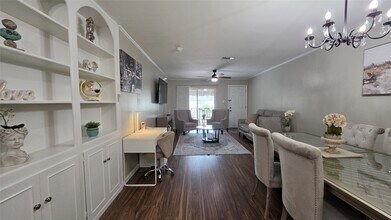 Building Photo - 12967 Trail Hollow Dr