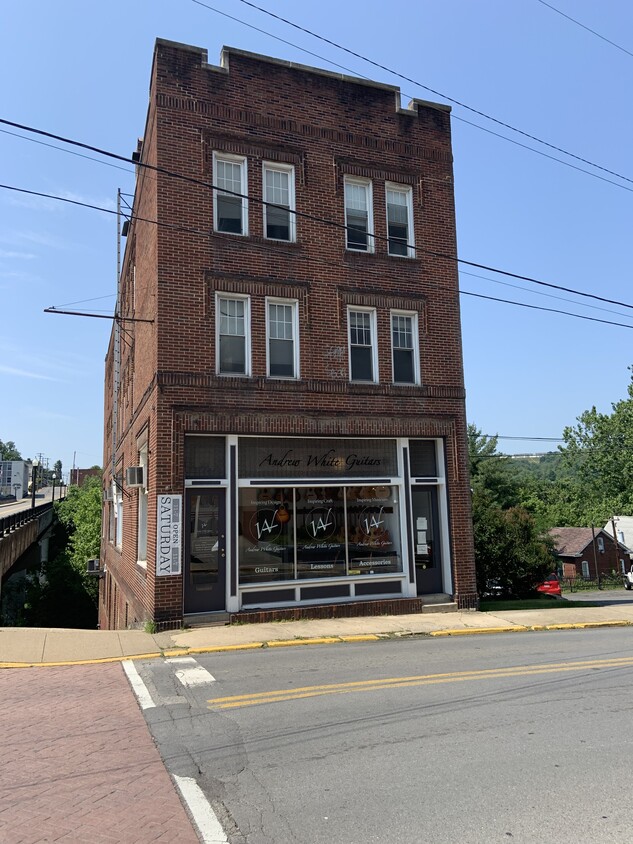 Primary Photo - 198 Foundry St