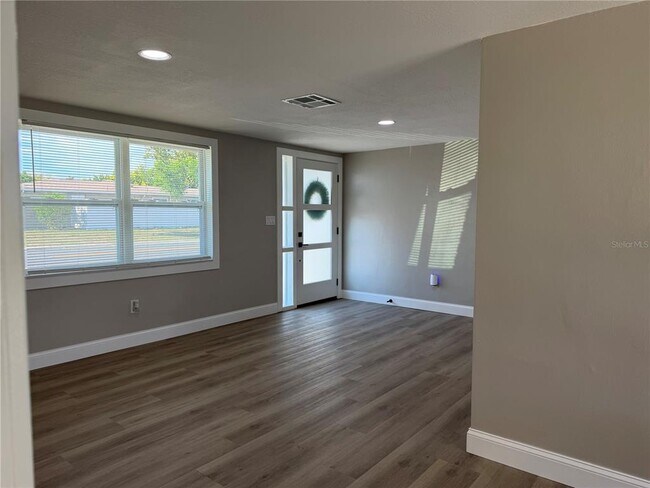 Foto del edificio - 7220 Fox Hollow Dr