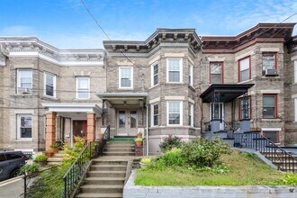 Building Photo - 120 BEACH St