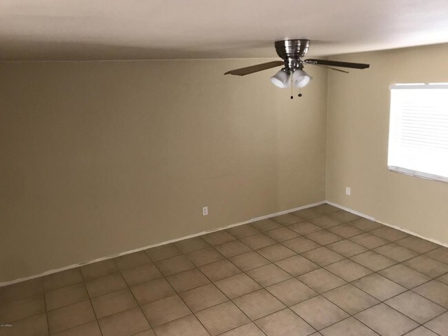 Building Photo - 10411 N 11th Ave