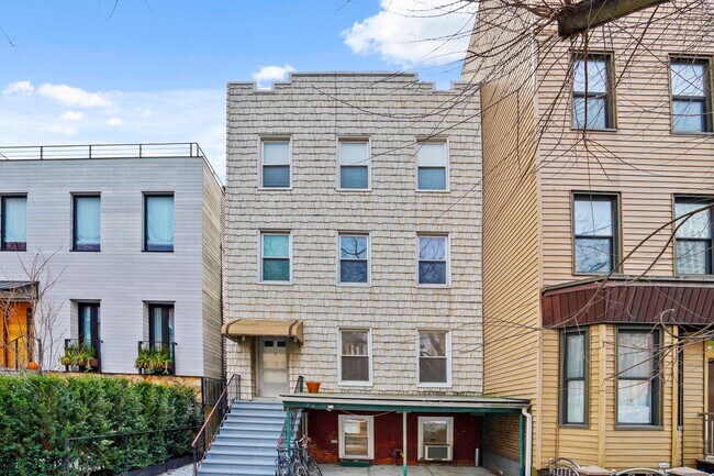 Building Photo - 74 Green St