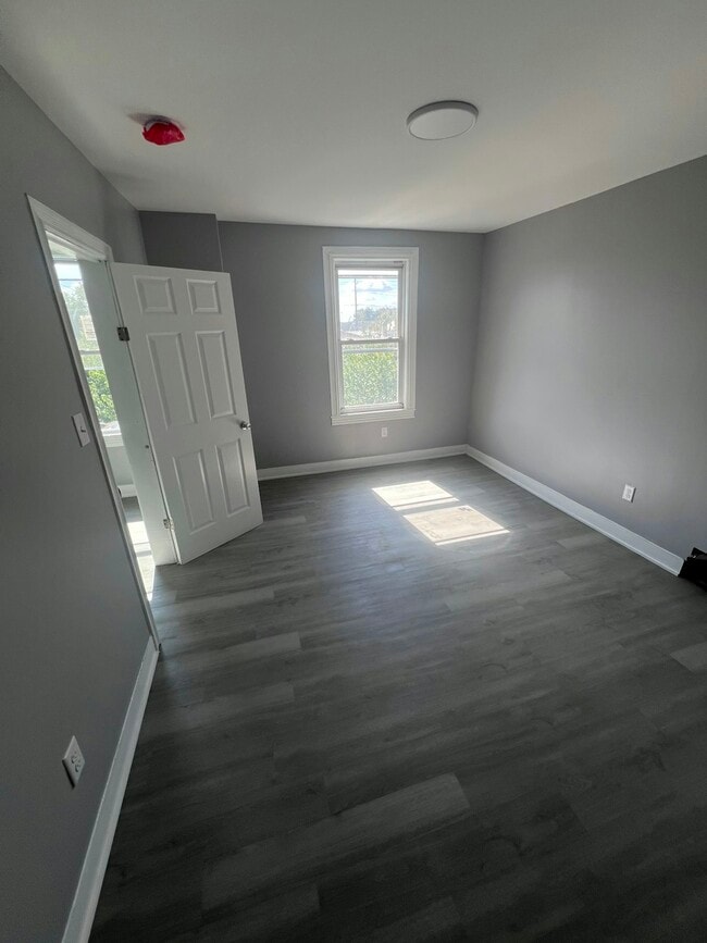 Building Photo - 346 Ridgeway St