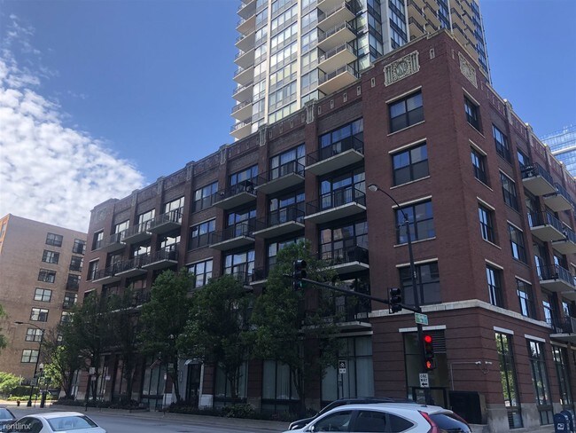 Building Photo - 210 S Desplaines St