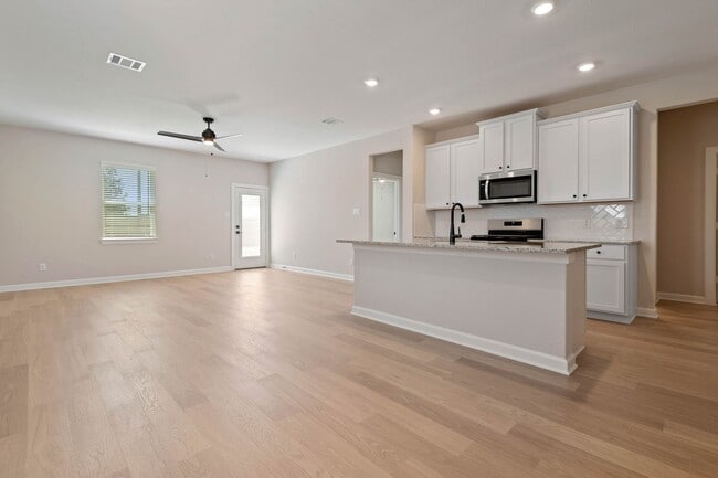 Foto del edificio - 1035 Rosewood Trl