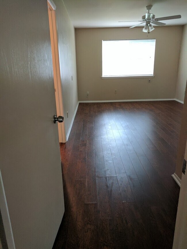 Master bedroom - 2227 Ridgedale Drive