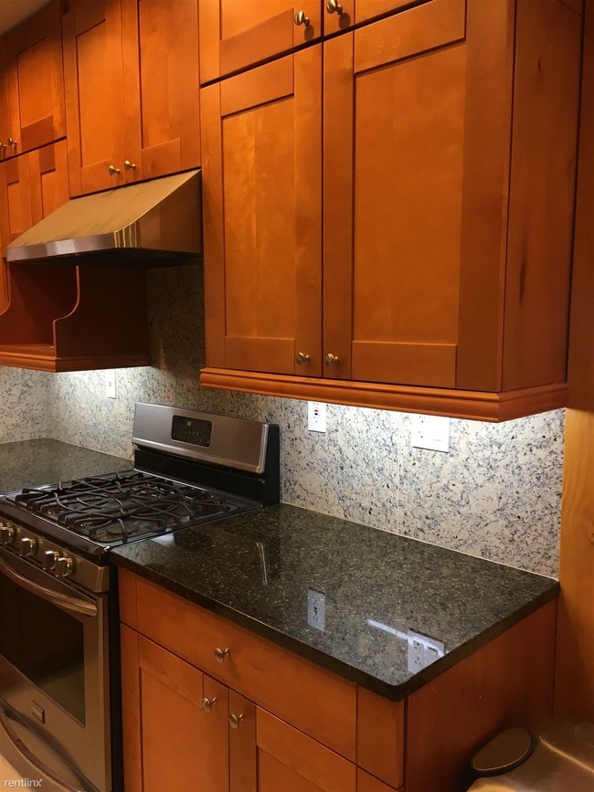 Building Photo - 100 71st St