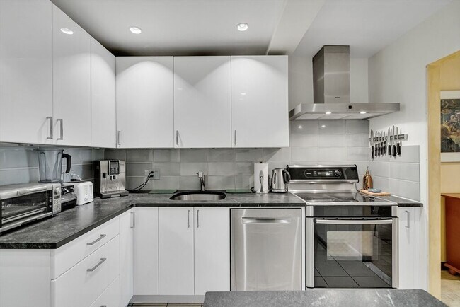Foto del edificio - 396 Langley Rd