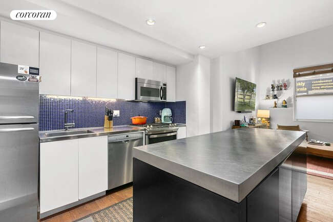 Foto del edificio - 251-253 W 19th St