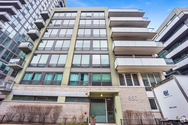 Building Photo - 660 W Wayman St