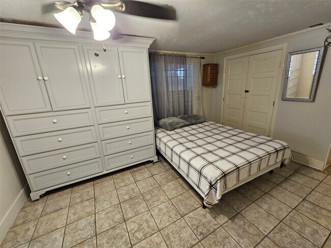 Foto del edificio - 6940 Hemlock St