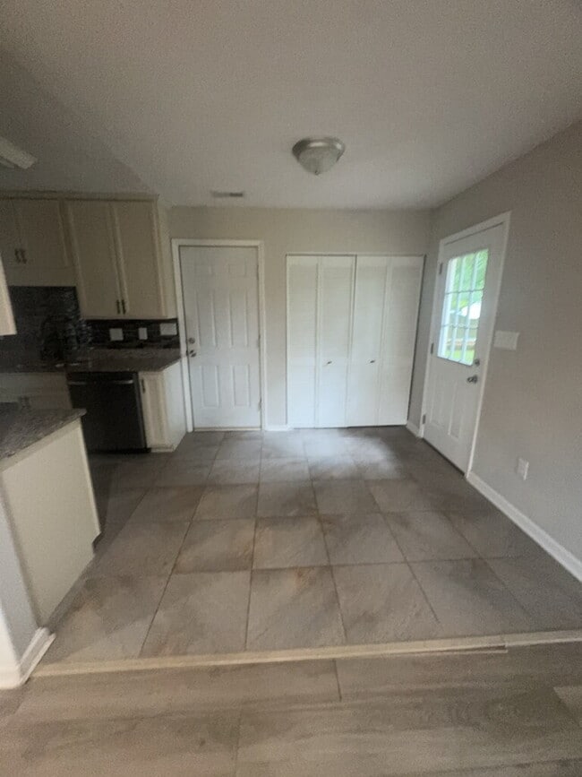 Building Photo - Charming 3 Bedroom, 2 Bath Home 710 Stonewall Avenue