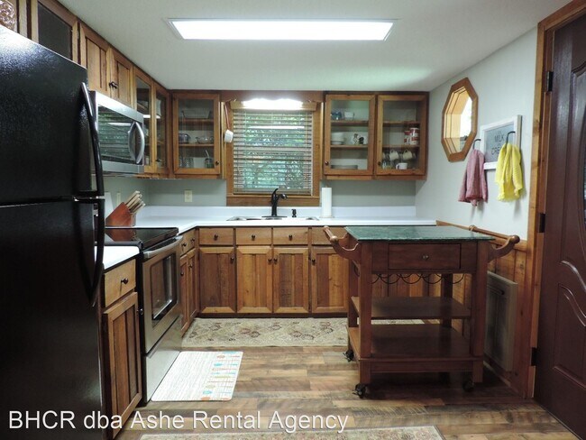 Building Photo - 3 br, 2 bath House - 331 Idlewild Mountain...