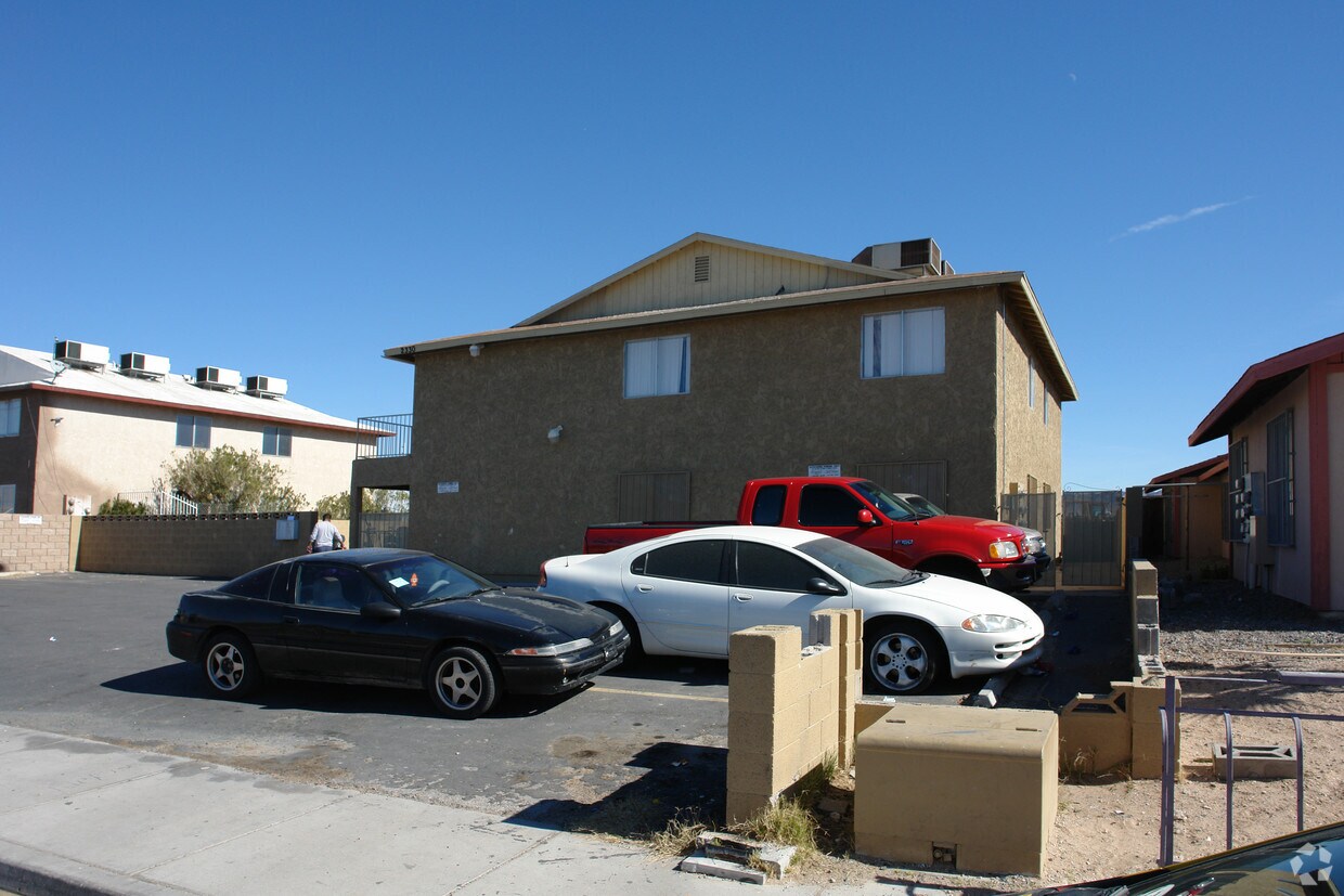 Primary Photo - 2330 Dolly Ln